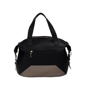 Nowoczesny czarny kuferek na wiosnę Monnari z paskiem BAG W17 2130-020