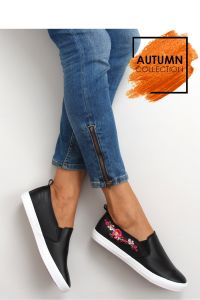 SLIPONY Z DELIKATNYM HAFTEM G1204A BLACK