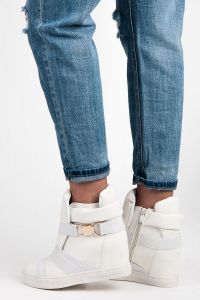 SNEAKERSY Z OZDOBNĄ SPRZĄCZKĄ AF-24W Biały