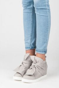 SNEAKERSY Z KOKARDĄ M260G Szary