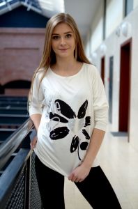 Bluzka z dużym rumiankiem