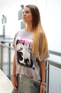 Bluzka oversize z naszytym nadrukiem