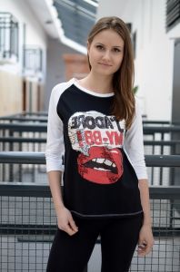 Dwukolorowa bluzka z cekinowym nadrukiem