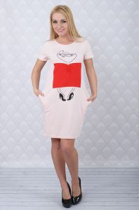 Sukienka z humorystycznym nadrukiem