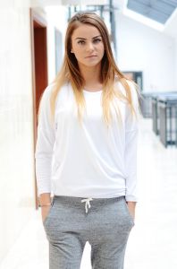 Bluzka gładka luźna.