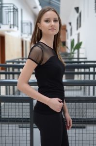 569165_3