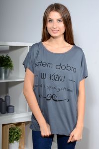 Bluzka oversize z ciekawym napisem