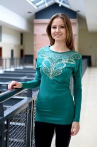 ELEGANCKA BLUZKA dekoracyjnie ozdobiona dżetami  przy dekolcie