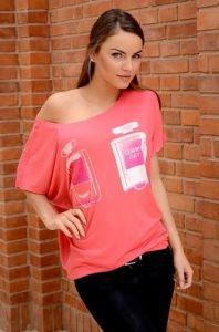 Bluzka oversize z nadrukowanymi flakonami perfum